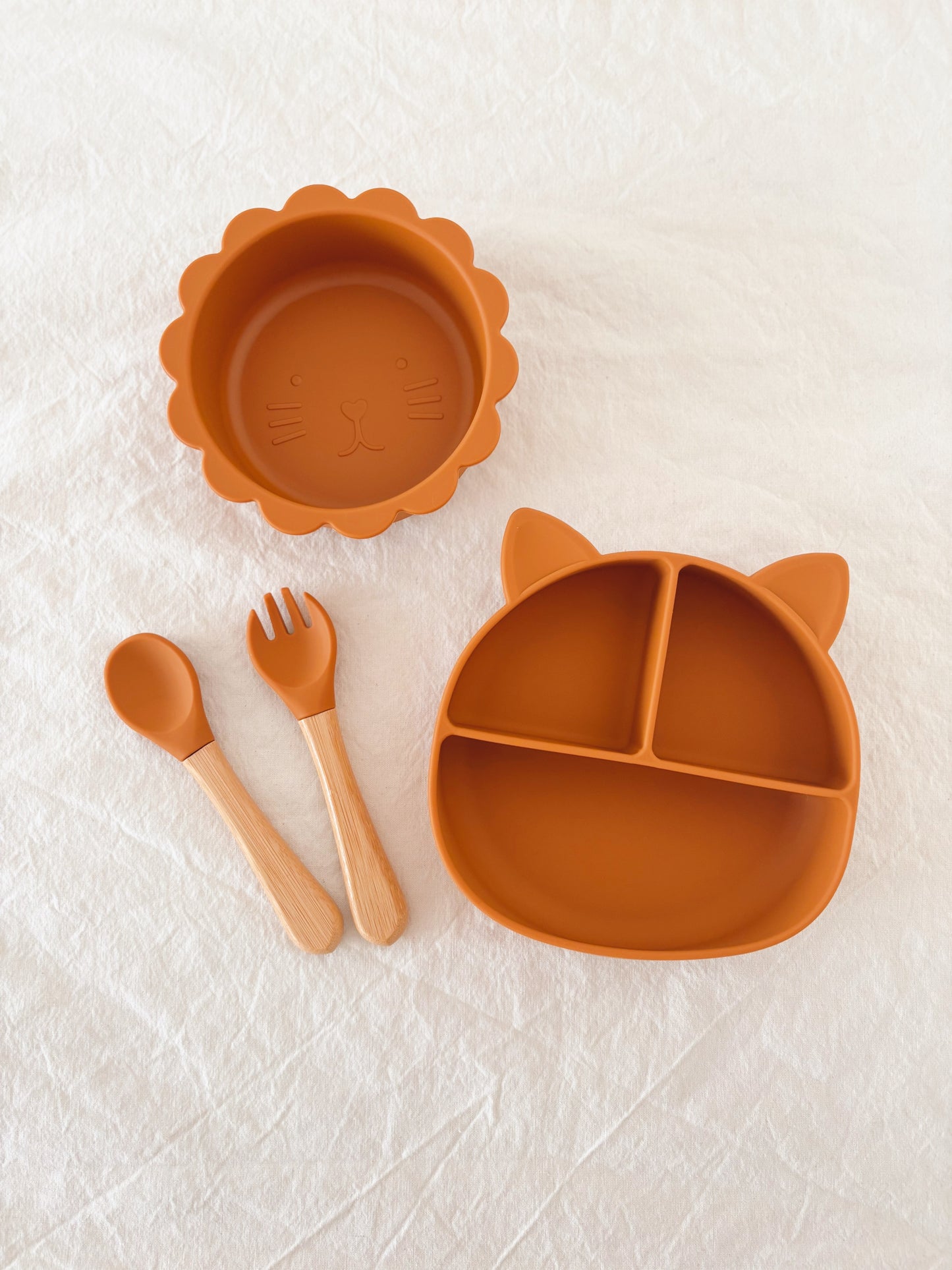 Set Picacomilón: Plato Divisiones + Vaso + Bowl Leon + Cuchara + Tenedor