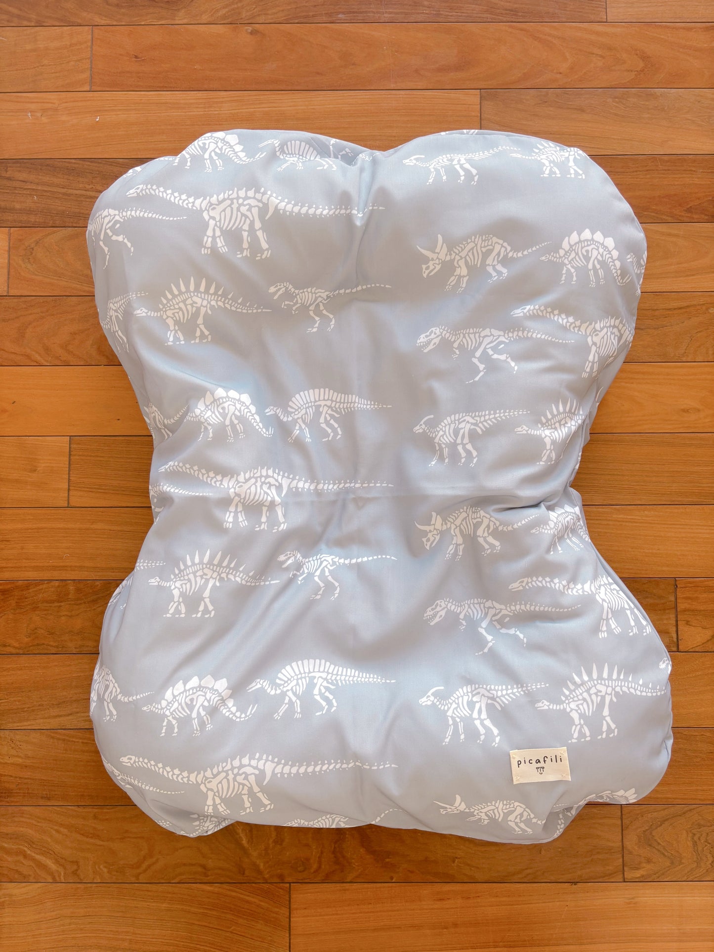 Nidito Rest Picadescanso - Picafili: El Nidito Rest es súper mullido, confeccionado con funda de Percal estampado y un interior ultra acolchonado que brinda contención y suavidad para tu bebé desde recién nacido. Sus bordes altos, rellenos de vellón, gene
