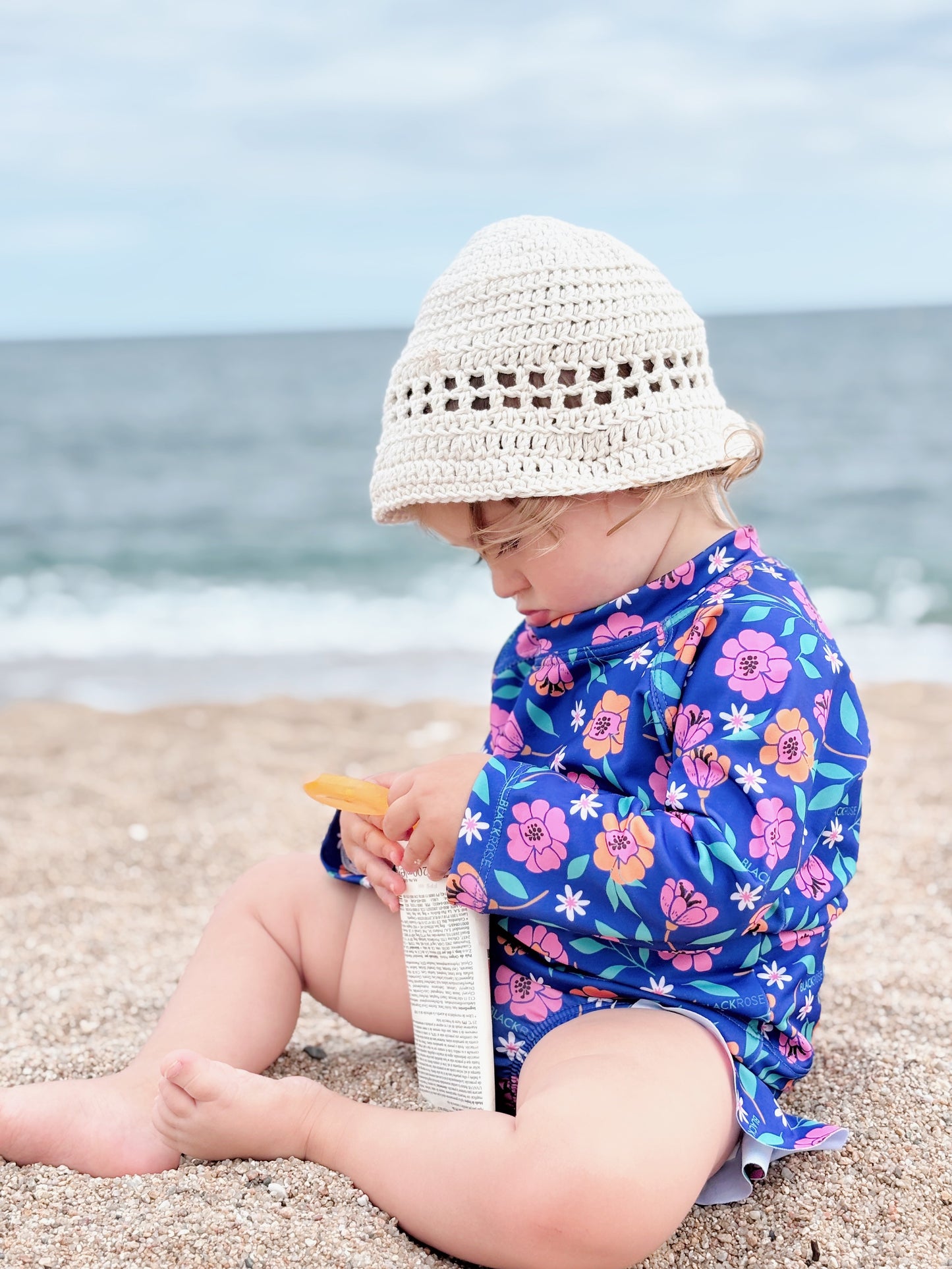Gorro Tejido Picarayito: Gorros tejidos en hilo de algodón, color Natural, suaves, frescos y llenos de encanto. Nuestros gorros tejidos son el accesorio ideal para acompañar a los más chiquitos en los días de sol. Hechos a mano en hilo de algodón, cuentan
