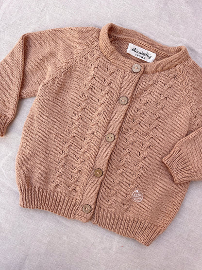 Campera Picachaquetita: Camperas tejidas para bebé. Este abrigo suave, cómodo y con estilo para todos los días frescos, no puede faltar en el armario de tu hijo. Nuestras camperas están confeccionadas artesanalmente con hilo 100% algodón, pensadas especia