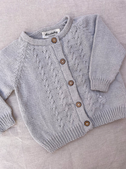 Campera Picachaquetita: Camperas tejidas para bebé. Este abrigo suave, cómodo y con estilo para todos los días frescos, no puede faltar en el armario de tu hijo. Nuestras camperas están confeccionadas artesanalmente con hilo 100% algodón, pensadas especia