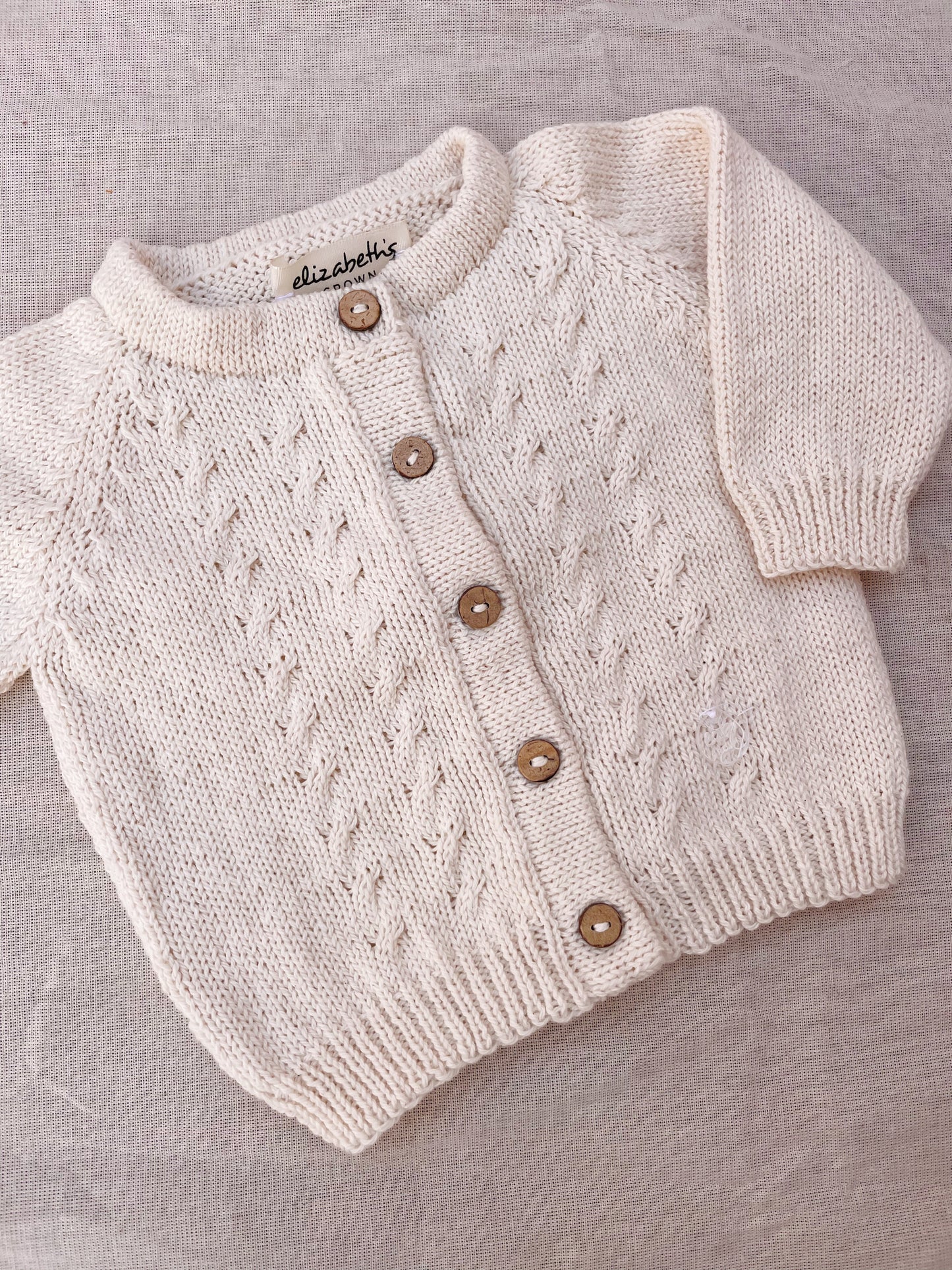 Campera Picachaquetita: Camperas tejidas para bebé. Este abrigo suave, cómodo y con estilo para todos los días frescos, no puede faltar en el armario de tu hijo. Nuestras camperas están confeccionadas artesanalmente con hilo 100% algodón, pensadas especia