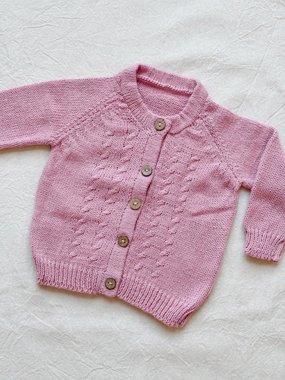 Campera Picachaquetita: Camperas tejidas para bebé. Este abrigo suave, cómodo y con estilo para todos los días frescos, no puede faltar en el armario de tu hijo. Nuestras camperas están confeccionadas artesanalmente con hilo 100% algodón, pensadas especia