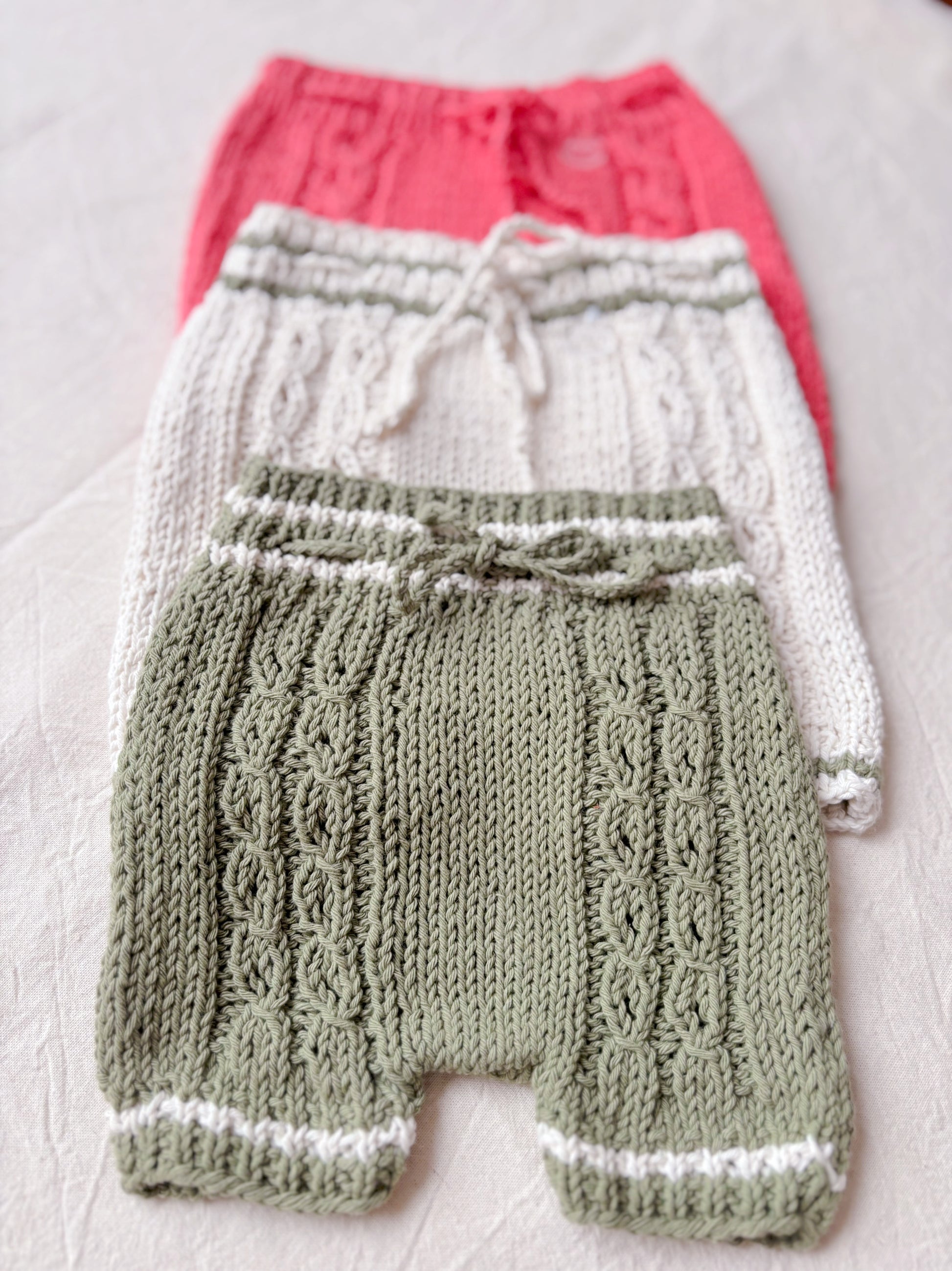 Short Picabermuditas: Nuestro short tejido, de diseño unisex, es esencial para el movimiento y la frescura. Una pieza esencial para el verano y el juego activo. Diseñados para ser ligeros, frescos y súper cómodos. Son la opción ideal para el día a día sin