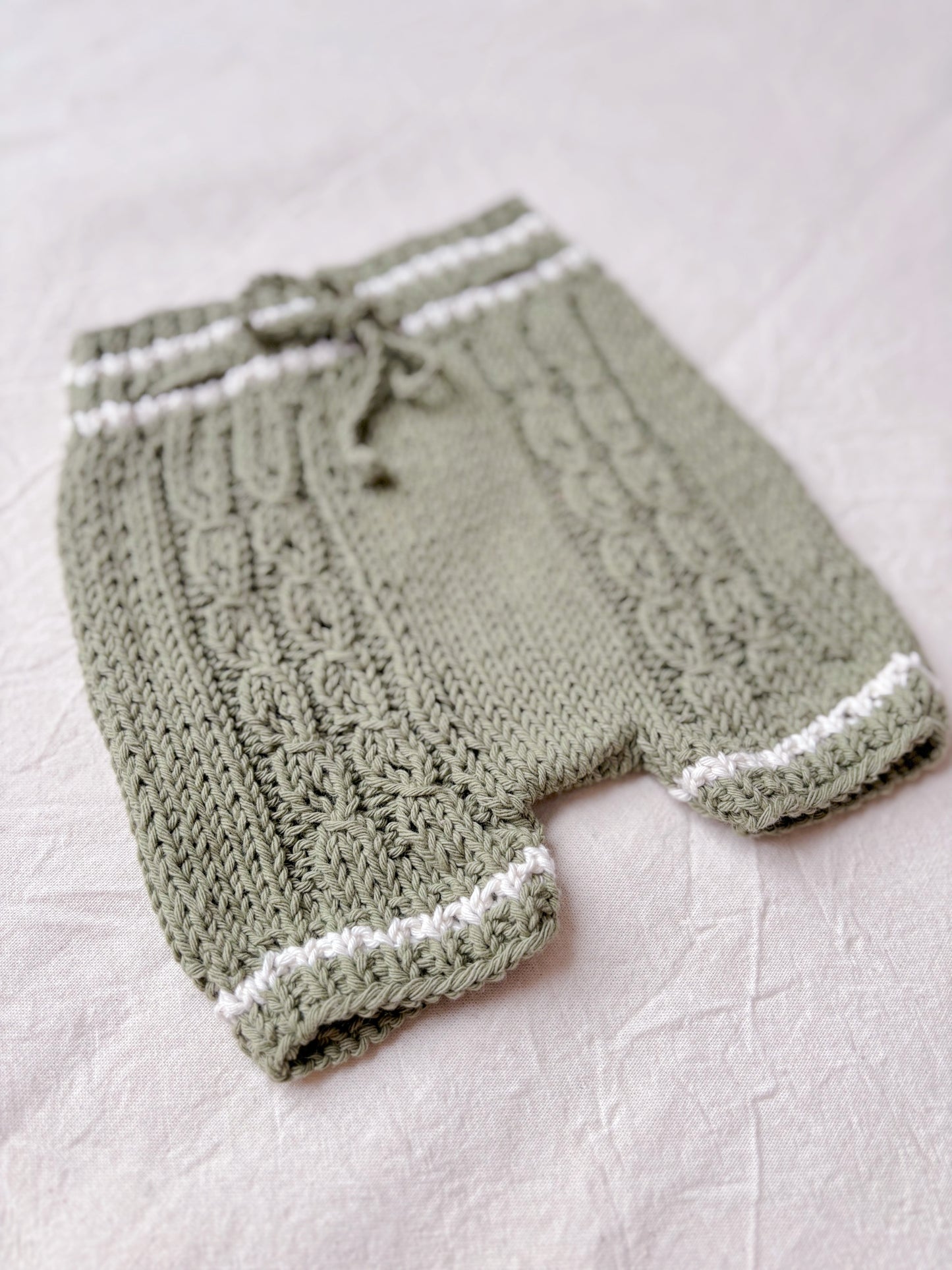 Short Picabermuditas: Nuestro short tejido, de diseño unisex, es esencial para el movimiento y la frescura. Una pieza esencial para el verano y el juego activo. Diseñados para ser ligeros, frescos y súper cómodos. Son la opción ideal para el día a día sin