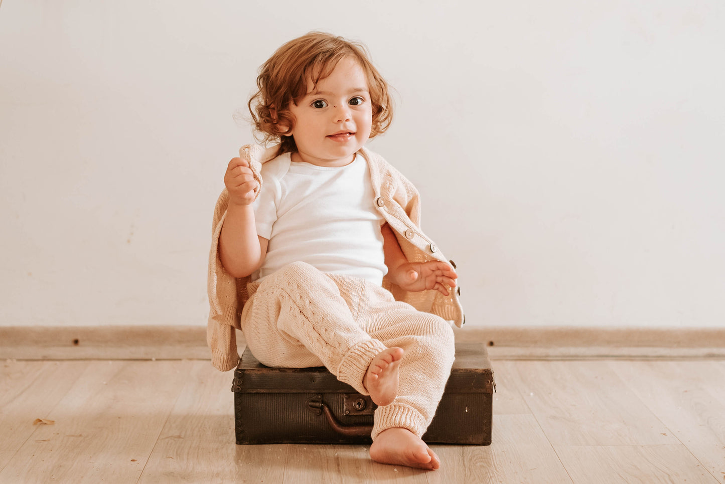Pantalón Picapijamero: Nuestro pantalón tejido, de diseño unisex, es perfecto para acompañar los primeros meses de tu bebé. Abriga sin incomodar, ideal para el día a día de los más pequeños. Está confeccionado artesanalmente con hilo 100% algodón, especia